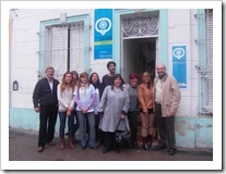 Sonia Quiruelas, Directora del Programa de VIH de la Provincia, Nery Fures, Director de Región XI, doctores del Centro de Salud y Soledad Diaz, Secretaria General de Ammar La Plata en el lanzamiento de la campaña.