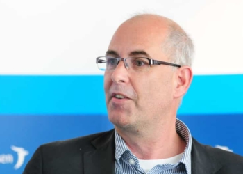 hepatólogo alemán Dr.Holger Hinrichsen