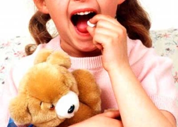 Niña-tomando-pastilla.jpg