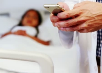 medicos-y-celulares.jpg