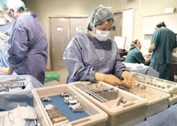 esterilizando materiales quirurgicos