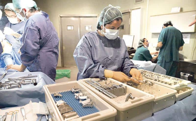 esterilizando materiales quirurgicos 