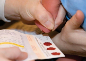 extracción de sangre para muestra de DBS