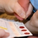 extracción de sangre para muestra de DBS