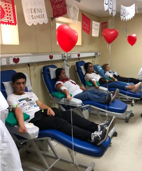 mexicanos donando sangre