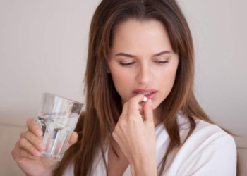 paciente tomando tratamiento hepatitis C