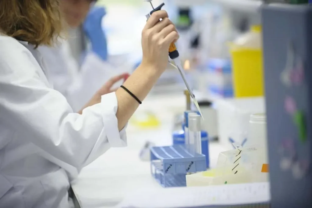 investigan vacuna hepatitis B