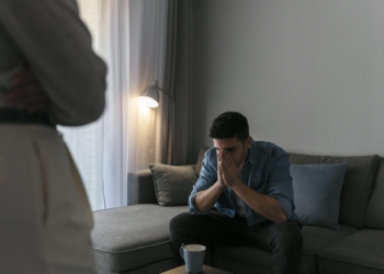 Discriminación por enfermedad hepática: la otra barrera invisible