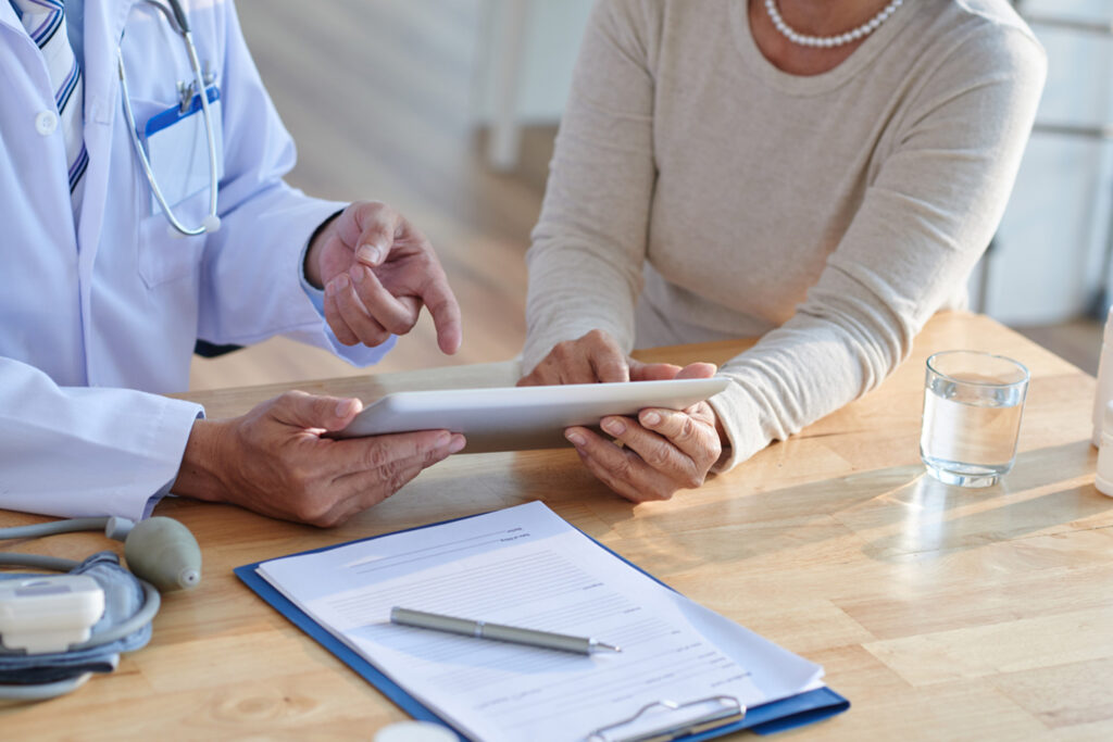 Investigadores analizan el diseño de ensayos clínicos en cáncer de hígado con participación de pacientes desde las primeras etapas.